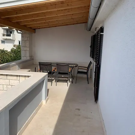 Lana Apartment